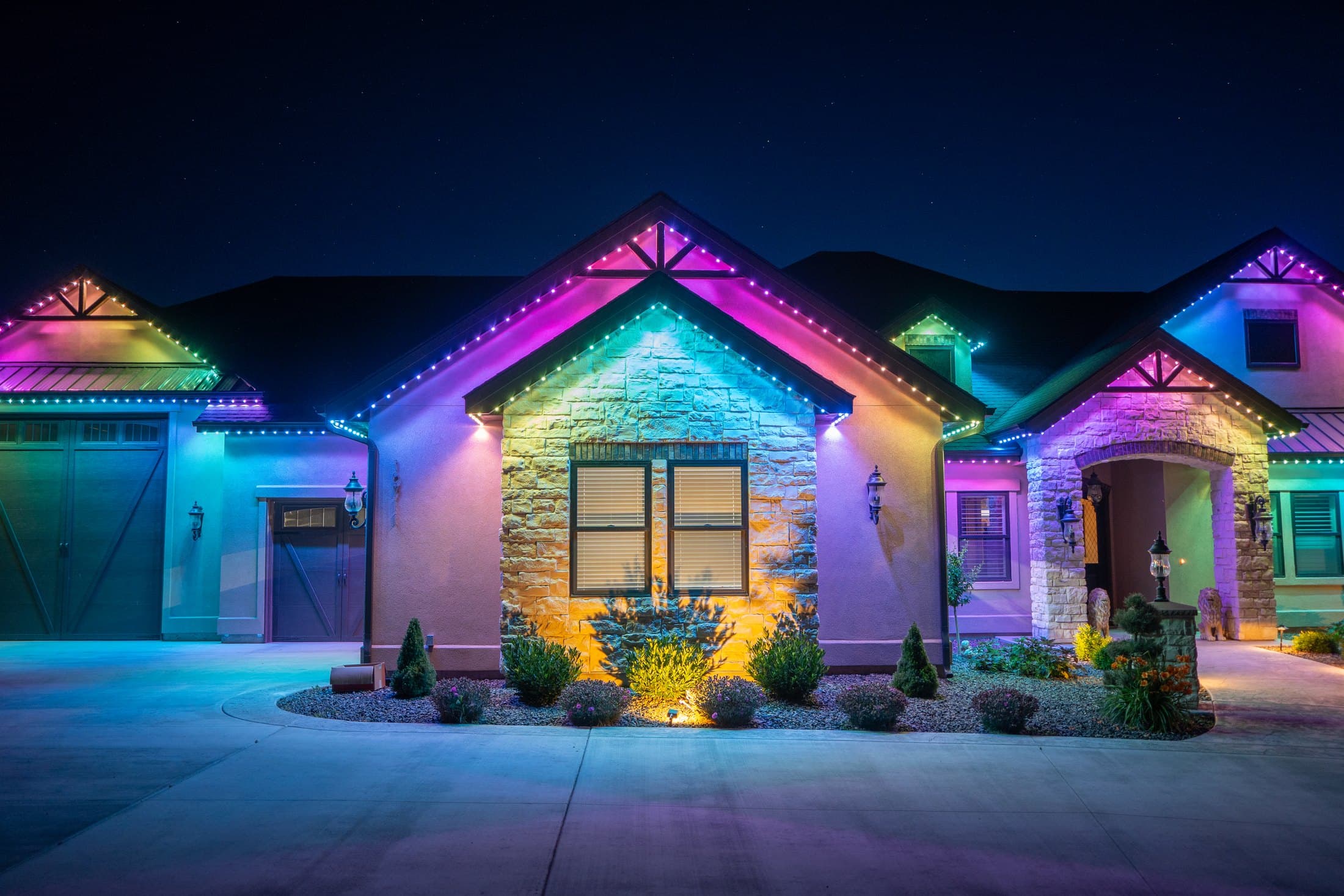 Owner-supplied Bosso lighting installation with colorful roofline scenes